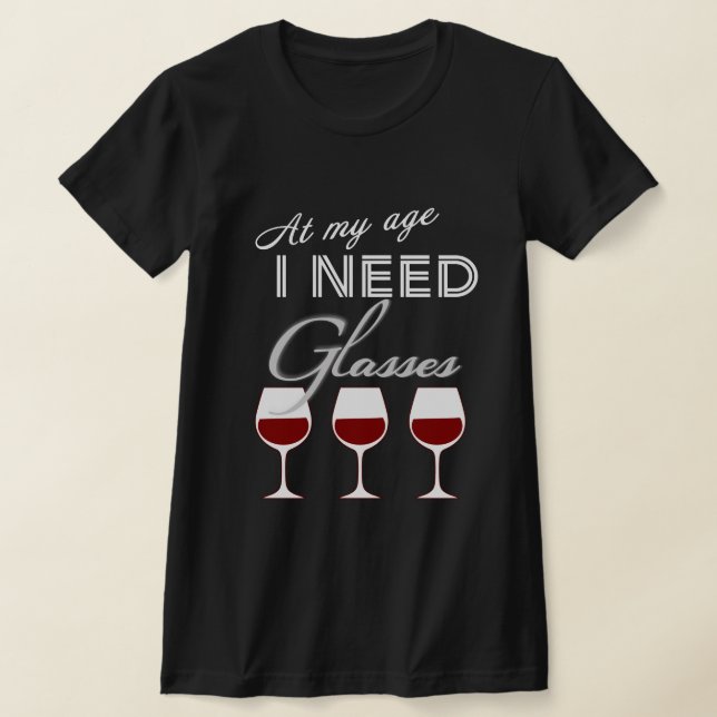 À Mon Âge J'Ai Besoin De Lunettes Vin T-shirt (Poser)