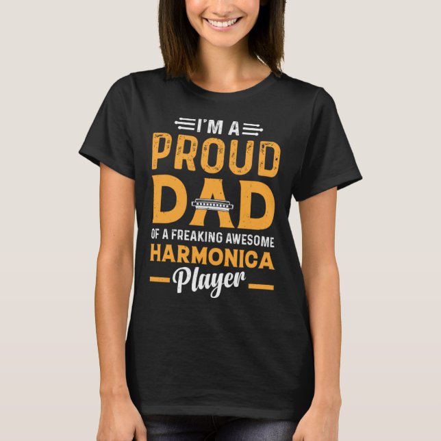 A Proud Dad Of A Freaking Awesome Harmonica Player T-Shirt (Vorderseite)