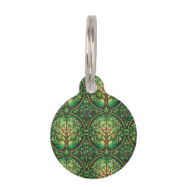 A round keychain with a green, tree-patterned  haustiermarke