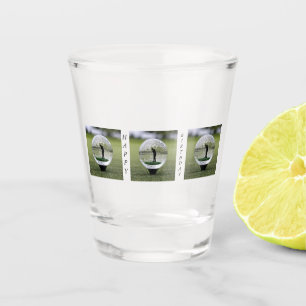 A Shot Bal De Golf En Verre Avec Lecteur De Golf À L'Inté
