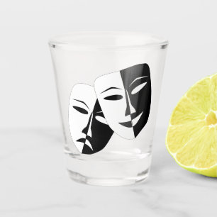 A Shot drame comédie et tragédie tourné verre
