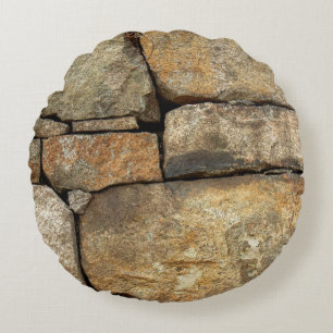 A stone wall made of cobblestones background textu rundes kissen