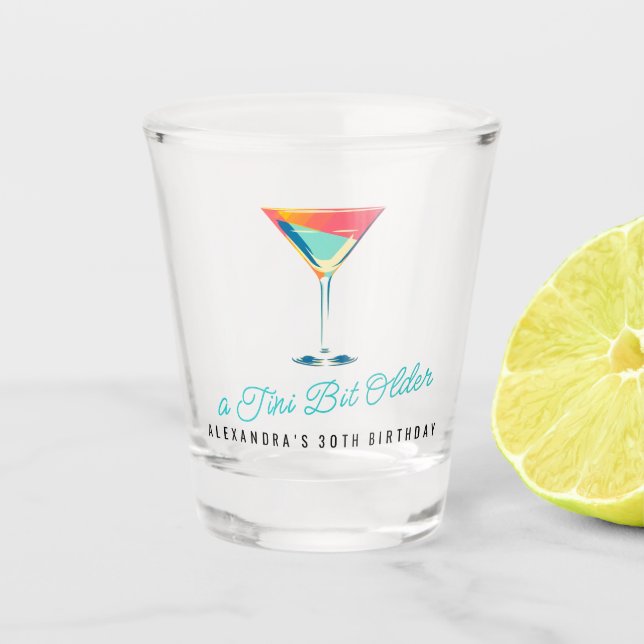 A Tini Bit Ältere Martini Thema Retro 30. Geburtst Schnapsglas (Vorderseite)
