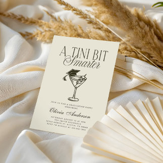 A Tini Bit Smarter Green Graduation Einladung