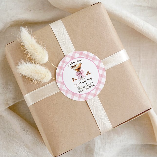 A Tini One Espresso Martini Pink Bow Baby Shower Runder Aufkleber (A Tini One Espresso Martini Pink Bow Baby Shower Classic Round Sticker)