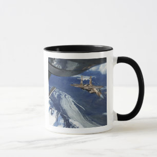 A US Air Force F-15C Adler positioniert sich selbs Tasse