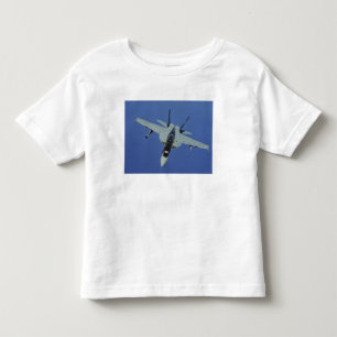 A US Navy F/A-18F Super Hornet im Flug Kleinkind T-shirt
