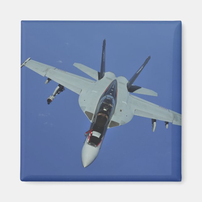 A US Navy F/A-18F Super Hornet im Flug Magnet (Vorne)