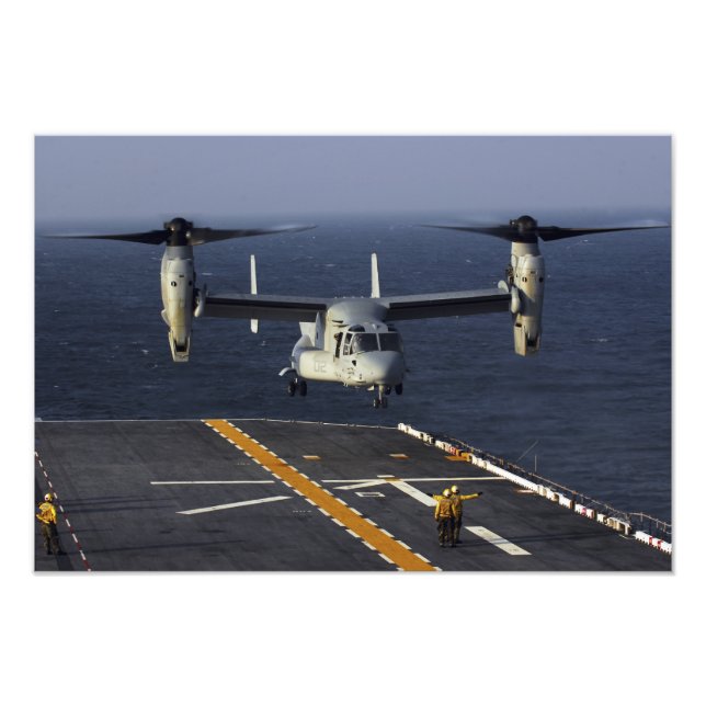 A V-22 Osprey bereitet sich auf Landung vor Fotodruck (Vorne)