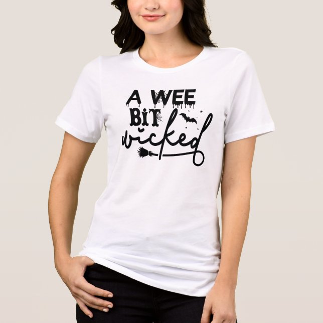 "A Wee Bit Wicked" HexenHalloween Tri-Blend Shirt (Vorderseite)
