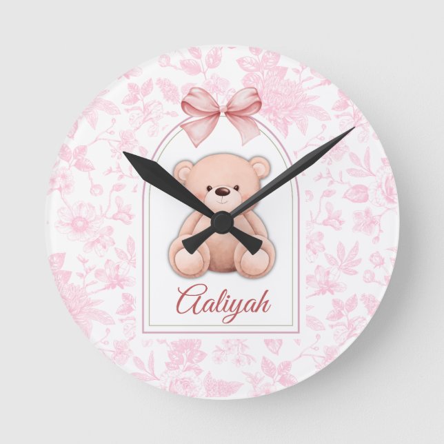 Aaliyah | Benutzerdefiniertes rosa Teddy-Bär-Kinde Runde Wanduhr (Vorderseite)