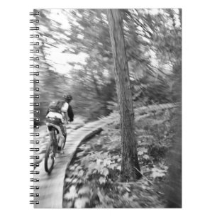 Aaron Rodgers Mountainbiken auf der Treppe zum Notizblock
