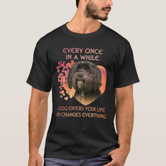 Ab und zu begegnet Ihnen ein tibetischer Terrier T-Shirt (Vorderseite)