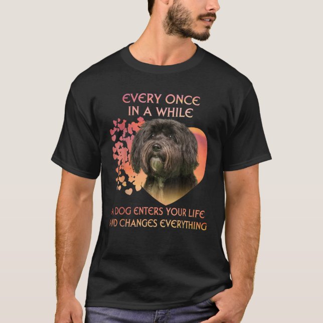 Ab und zu begegnet Ihnen ein tibetischer Terrier T-Shirt (Vorderseite)