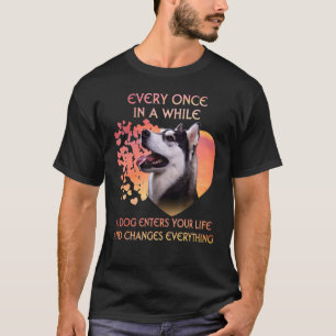 Ab und zu betritt man einen sibirischen Husky T-Shirt