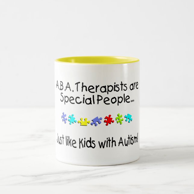 ABA-Therapeuten sind spezielle Leute… Zweifarbige Tasse (Mittel)
