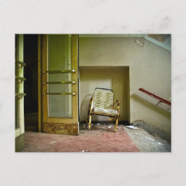 Abandoned Gebäude with Empty Chair Postcard Postkarte