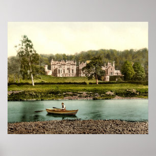 Abbotsford House aus dem Fluss Tweed in Schottland Poster