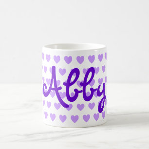 Abby in Lila Kaffeetasse