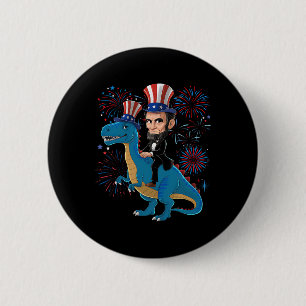 Abe Lincoln reitet auf einem Dinosaurier Lustiger  Button