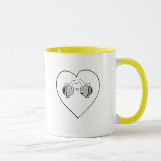 Abeille dans la tasse de café d'amour