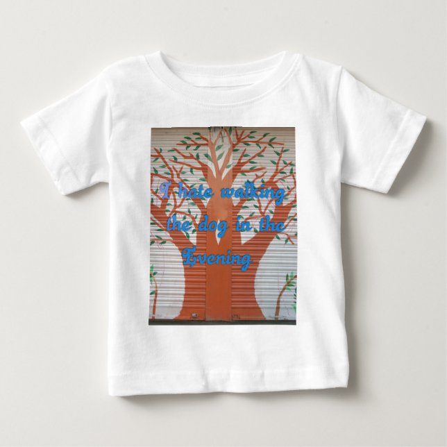 "Abend Dog Walk Dread" - Ich hasse es, den Hund zu Baby T-shirt (Vorderseite)