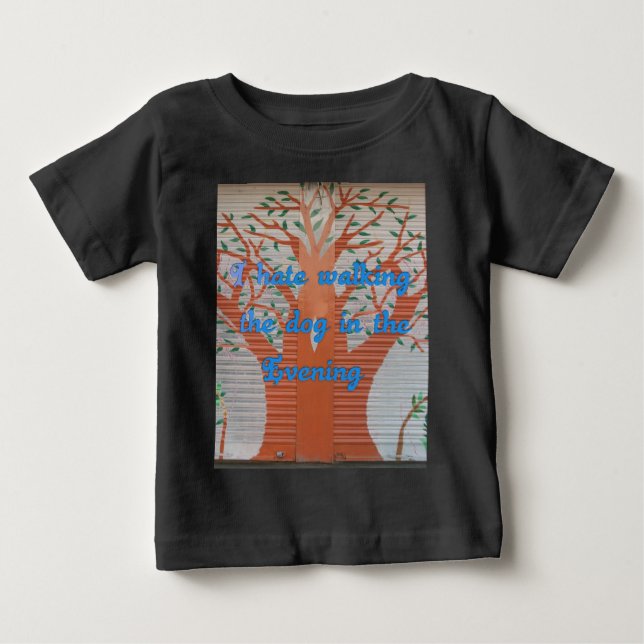 "Abend Dog Walk Dread" - Ich hasse es, den Hund zu Baby T-shirt (Vorderseite)