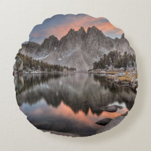 Abend Kearsarge Pinnacles-Reflexionen Rundes Kissen