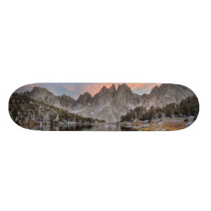 Abend Kearsarge Pinnacles-Reflexionen Skateboard