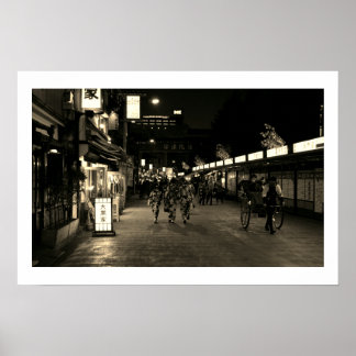 Abend Spaziergang in Asakusa: Tokio Poster