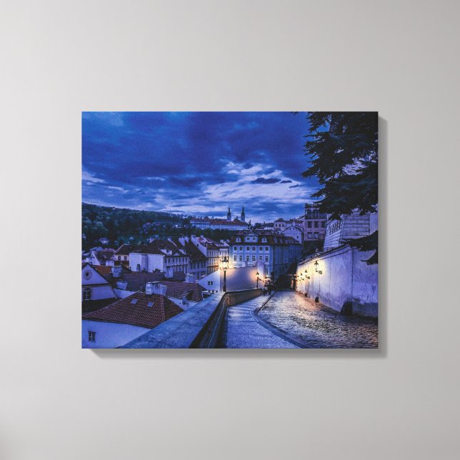 Abend Straße in Prag Leinwanddruck (Vorderseite)