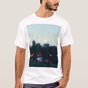 Abend Warschau: verschwommene Stadtbild-Silhouette T-Shirt