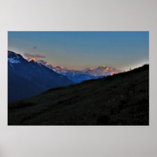 Abenddämmerung in den Schweizer Alpen Poster