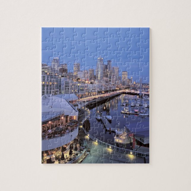 Abendessen am Hafen von Bell in Seattle, Washingto (Vertikal)