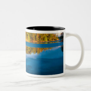 Abendliche Spiegelungen in den Grenzgewässern Zweifarbige Tasse