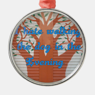 "Abendspaziergang mit dem Hund – ein Graus" – Ich Silbernes Ornament