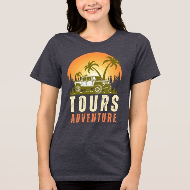 Abenteuer erwartet , lustiges Camping , Camping Id Tri-Blend Shirt (Vorderseite)