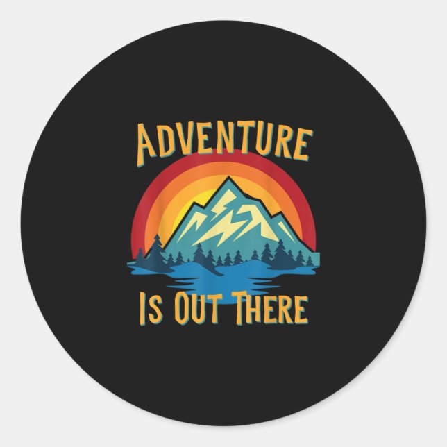 Abenteuer ist draußen Retro Sunset Mountains Runder Aufkleber (Vorderseite)