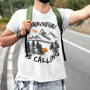 Abenteuer ist Rufen, Berge, draußen, Camping T-Shirt