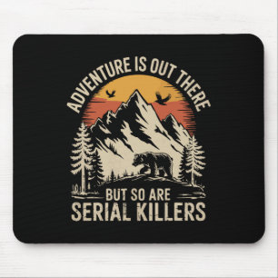 Abenteuer sind da draußen, aber Serienmörder auch  Mousepad