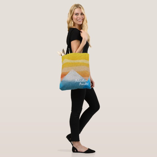 Abenteuer wartet Mountain Sunset Tasche (Am Model)