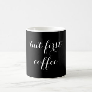 "Aber der erste Kaffee" zitiert schwarz & weiß Kaffeetasse