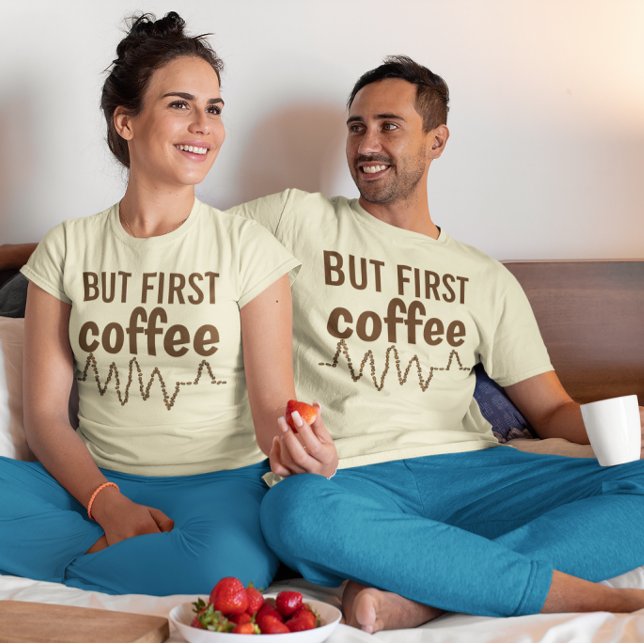 Aber erster Kaffee mit Heartbeat Unisex T-Shirt (But First Coffee with Heartbeat Beans Unisex T-Shirt)