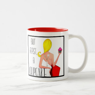 "Aber zuerst, ein kleiner Kuchen! " Zweifarbige Tasse