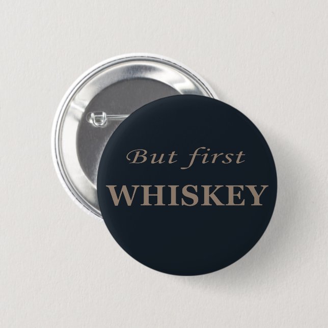 Aber zuerst flüsternd lustige Alkoholquoten Button (Vorne & Hinten)