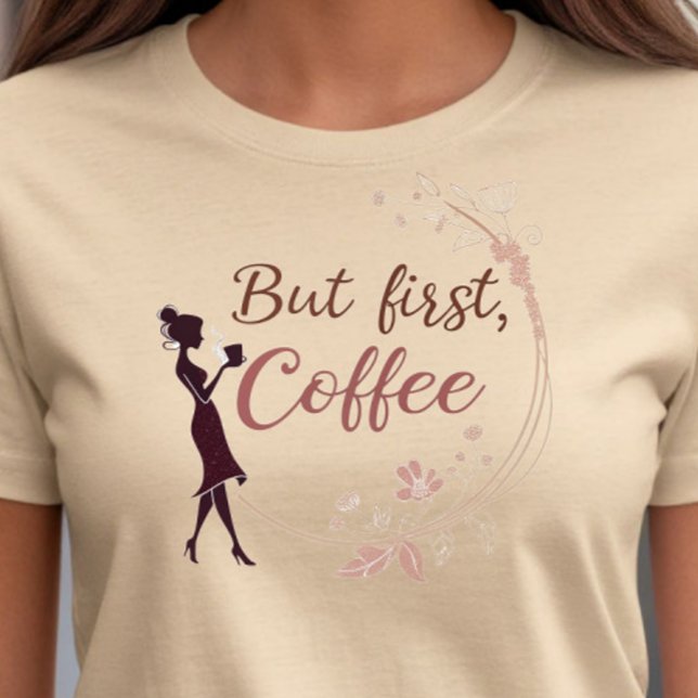 Aber zuerst, Kaffee - Niedliches Minimalistisches  T-Shirt (Von Creator hochgeladen)