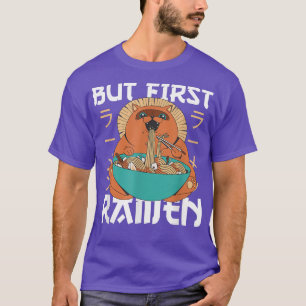 Aber zuerst Ramen Niedlich Cat Eats Ramen Noodles  T-Shirt