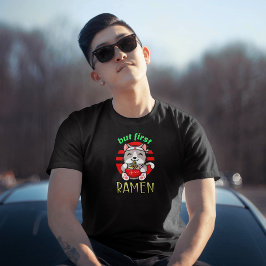 aber zuerst Ramen. niedliche Katze, die Ramen isst T-Shirt
