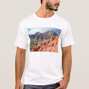 Abgefressener Gebirgszug in Salta Provinz T-Shirt