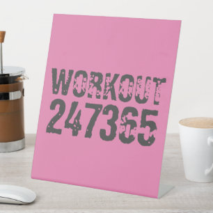 Abgelaufener und kratzter Text Workout 247365 rosa Sockelschild